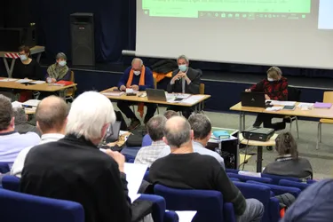 Les élus des Rives du Haut-Allier votent une motion contre les fermetures des trésoreries de Saugues et Cayres (Haute-Loire)