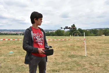 Il est possible de s’essayer au drone, ce dimanche, sur les berges de l'étang de Sault, à Montluçon