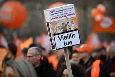 Réforme des retraites : moins de manifestants et de grévistes ce jeudi, menace d'une France "à l'arrêt" le 7 mars