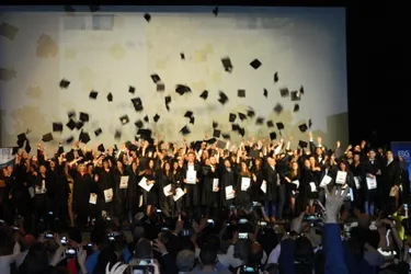 Les élèves ont reçu leur diplôme dans la cité thermale