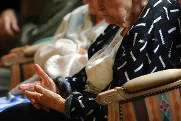 Sur les réseaux sociaux, la mort d'une octogénaire relance le débat sur la solitude des seniors