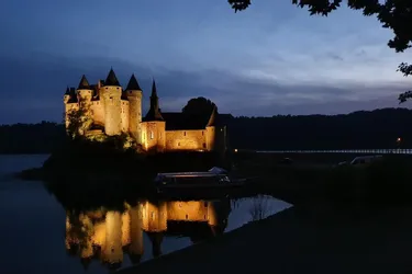 Le château de Val en pleine lumière