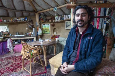 Vivre dans des cabanes : comment une communauté a fait le choix de cohabiter avec la nature à Chasteaux (Corrèze)