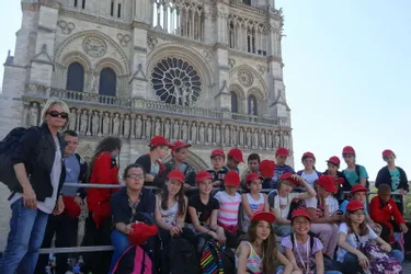 Les enfants du Masage en voyage à Paris