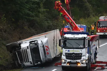 Circulation coupée dans les deux sens sur l'A89 après un accident de camion sans gravité au niveau de Rosiers-d'Egletons (Corrèze)