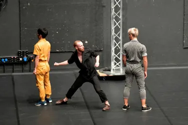 La danse contemporaine entre chorégraphies et arts martiaux