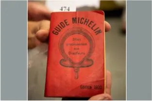 Un Guide rouge Michelin de 1900 a été adjugé pour 26.500 euros à l'Hôtel des ventes de Clermont-Ferrand