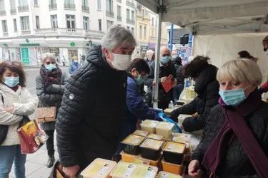 1.200 litres de soupes préparées par des chefs de la région de Montluçon vendus en quelques heures par le Lions club