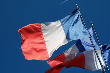 Toujours des drapeaux tricolores en vente à Clermont-Ferrand