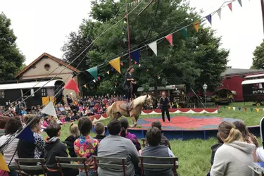 Le cirque Bidon en spectacle au foirail