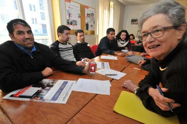 Quatre arrivants irakiens ont été accueillis à l’atelier d’alphabétisation de la Croix-Rouge