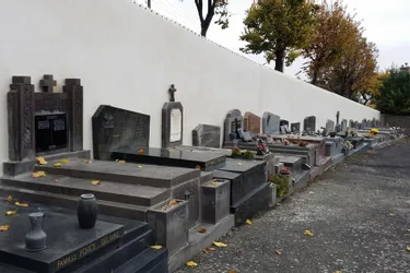 Un mur du cimetière vient d’être refait