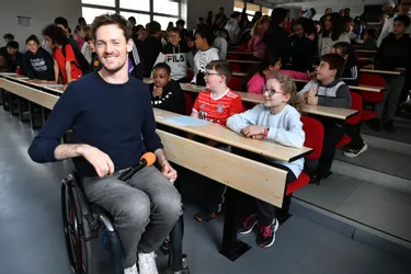 "C’est le seul sport collectif adapté à mon handicap" : Quand Lucas Pasteau fait la promo du rugby fauteuil