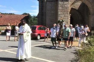 Une messe et une procession très suivies
