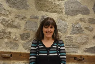 Linda Bénard officialise sa candidature à Saint-Jacques-des-Blats (Cantal)
