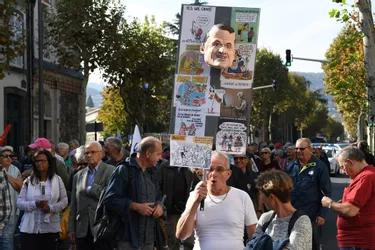 500 retraités manifestent dans les rues de Clermont-Ferrand pour faire entendre leur « droit de vivre »