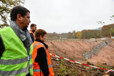 Pourquoi le conseil départemental de l'Allier a-t-il entrepris des travaux sur la digue de l'étang de Saloup
