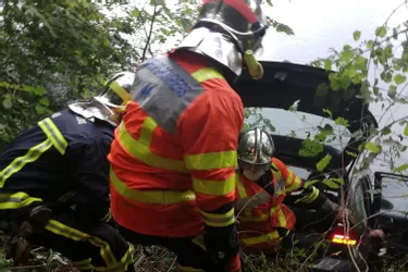 Une voiture tombe dans la Dordogne à Carennac : les plongeurs de Corrèze interviennent