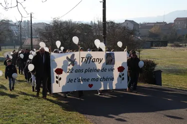 À Arvant, un hommage a été rendu à Tiffany, 22 ans, morte en tombant d'un manège