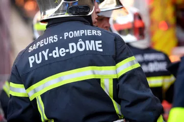 Une maison détruite par un incendie à Saint-Flour-l'Etang (Puy-de-Dôme)