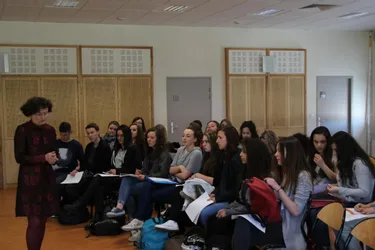 Les élèves du lycée de Haute-Auvergne rencontrent l’auteure cantalienne Marie-Hélène Lafon