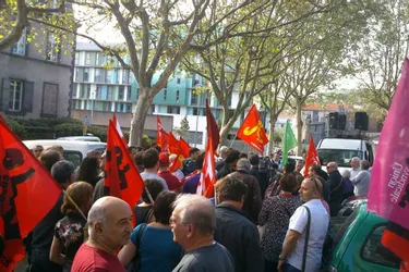 Une centaine de personnes rassemblée à Clermont après le décès d'un militant de gauche
