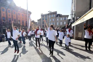 Une Flash mob'ilisation pour soutenir le Secours populaire du Cantal