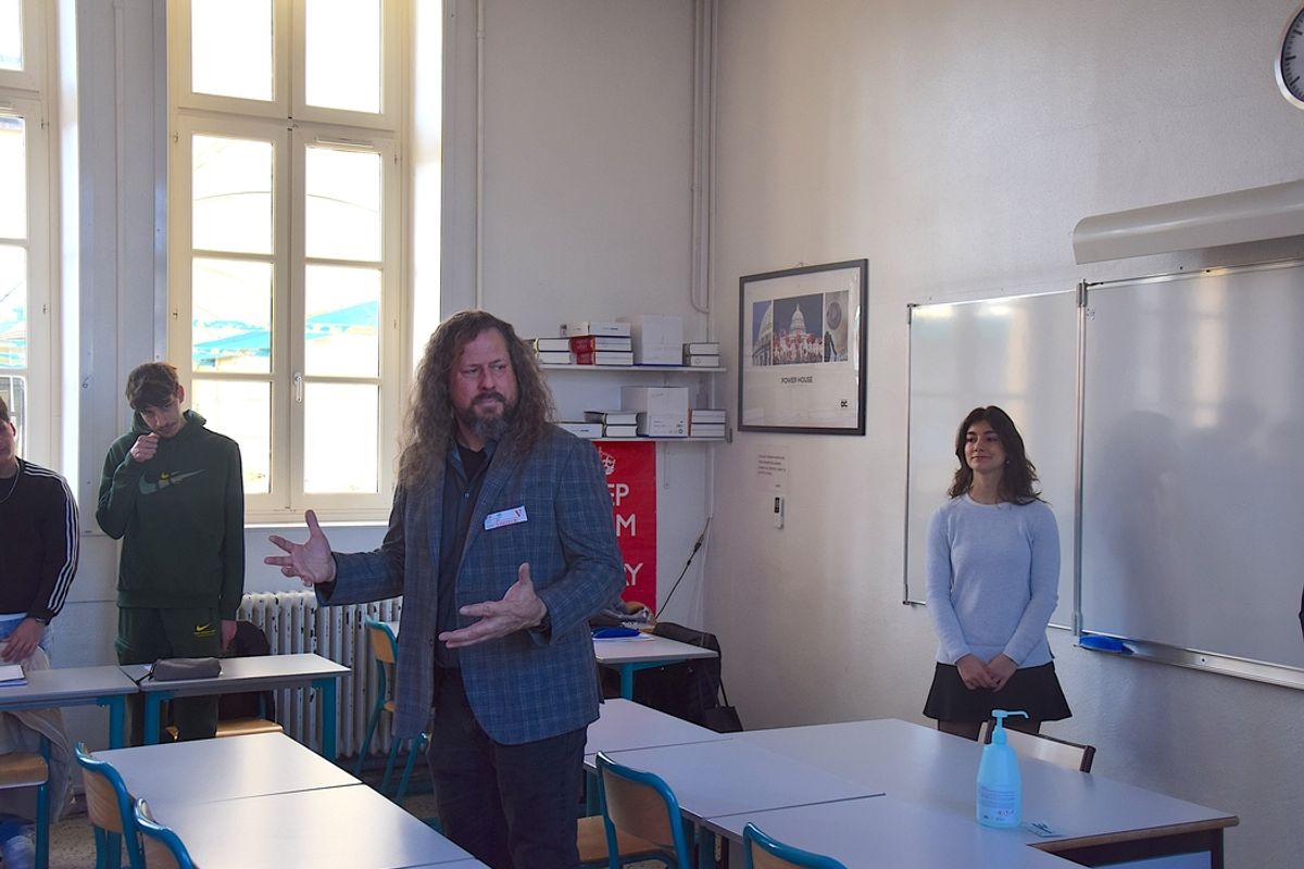 Stephen Perry Resolve Stephen Perry, un diplomate américain à la rencontre des lycéens - L ...