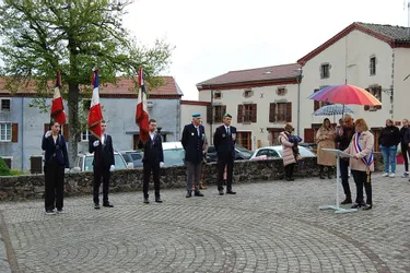 Première cérémonie pour trois porte-drapeaux