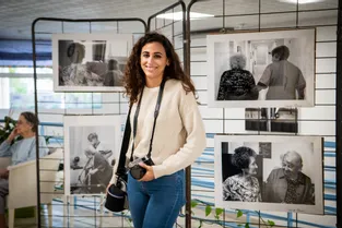 Des photos contre les clichés : à Montluçon, Mélissa Vinçon raconte la vie en Ehpad à travers son objectif