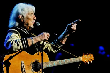 Hugues Aufray en concert à Moulins, à 92 ans : « Un artiste n’a pas besoin de retraite »