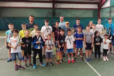 L’école de tennis a rassemblé les jeunes