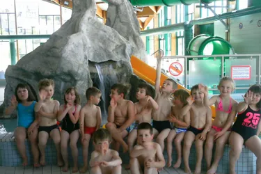 Les écoliers découvrent le milieu aquatique à la piscine