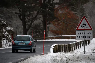 La neige et le verglas rendent la circulation difficile sur certains axes en Auvergne et Limousin