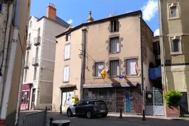 Un appartement détruit par un incendie en centre-ville de Riom (Puy-de-Dôme)