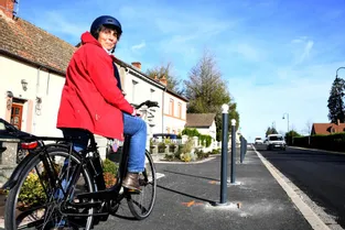 La mairie de Tronget (Allier) incite les habitants à rouler en vélo électrique en leur versant une aide financière