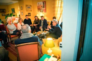 À Clermont-Ferrand, les candidats aux municipales s'invitent aussi chez vous
