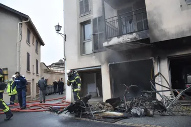 Une dizaine de personnes évacuées suite à l'incendie d'un garage, rue d'Alger, à Thiers (Puy-de-Dôme)