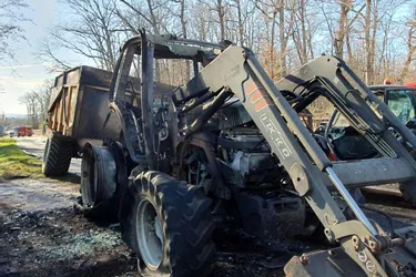 Un tracteur transportant dix tonnes d'engrais prend feu à Meaulne-Vitray, près de Montluçon