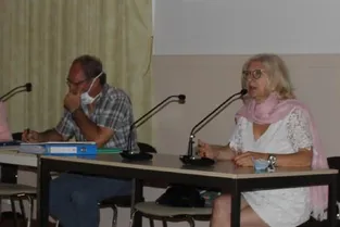 Une écrivaine québécoise, invitée à l'assemblée générale d'Auvergne Québec à Châtel-Guyon (Puy-de-Dôme)