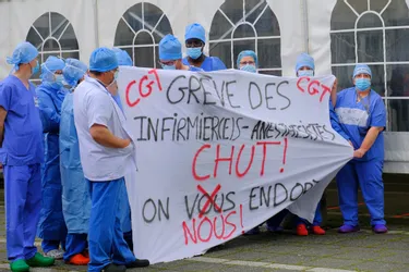Grève des infirmier(e)s-anesthésistes : une vingtaine de manifestants rassemblés ce lundi à Vichy (Allier)