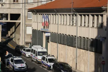 Quatre mineurs soupçonnés de vol de matériel informatique dans une école au Puy-en-Velay