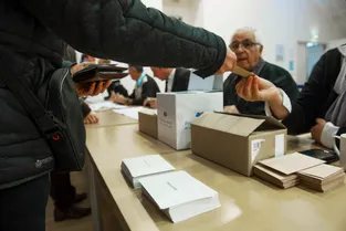 Scrutin « dévoyé » et enveloppe « trop chère » : ambiance dans les bureaux de vote clermontois