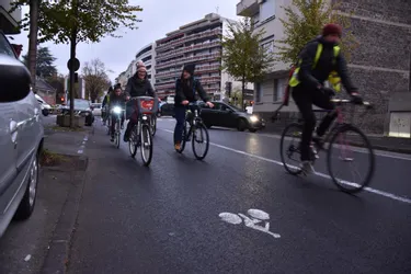 A Clermont-Ferrand, les cyclistes s'invitent dans la campagne des municipales