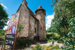 Percez les mystères du château de la Trémolière à Anglards-de-Salers (Cantal)