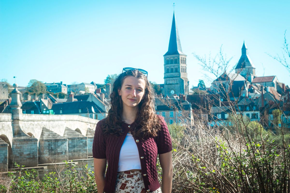Adèle Rousseau, 19 ans et élue municipale de La Charité-sur-Loire veut ...