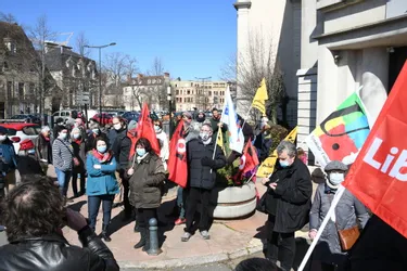 35 opposants à la loi Sécurité globale ce samedi 20 mars devant la préfecture de l'Allier à Moulins