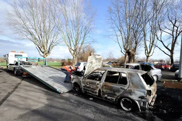 Dix voitures incendiées dans le quartier des Vergnes à Clermont