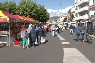 Le marché dominical d'Aubière (Puy-de-Dôme) rouvre après des semaines d'arrêt