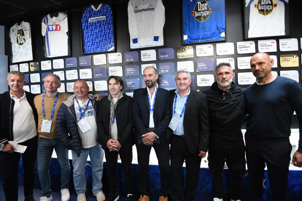 Photo de classe AMIENS S.C SAISON 84-85 de 1984, AMIENS SC - Copains d'avant